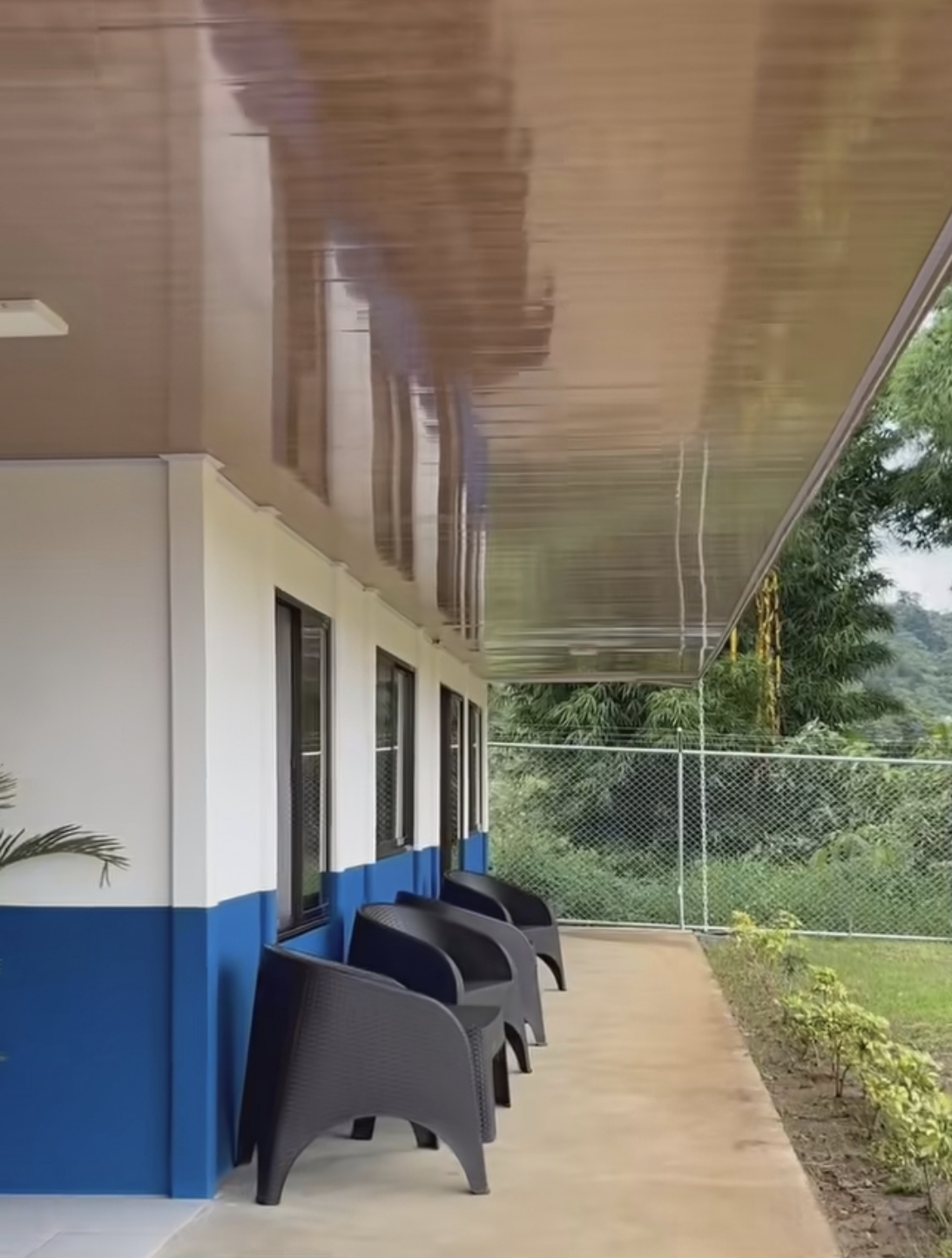 Corredor y techo de casa hogar para adultos